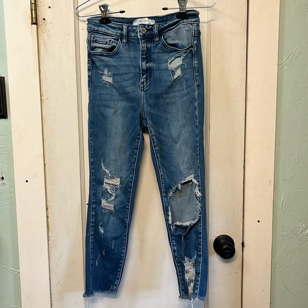 Distressed KanCan Signature jeans size 26